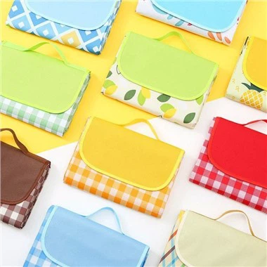 Thảm trải dã ngoại chống thấm nước trên bãi biển