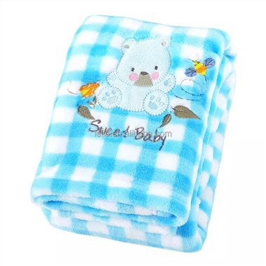 Chăn em bé in hình gấu